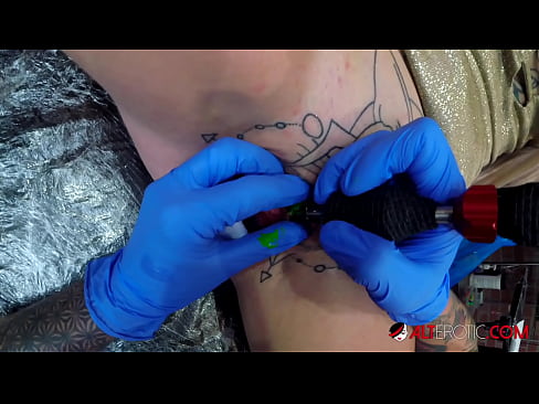 ❤️ Sully Savage oo aad u tattooed ayaa Kintirkeeda ku sawirtay tattoo ❤️ Galmada dabada ☑